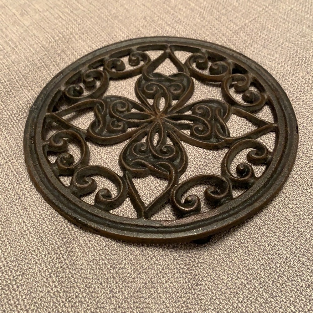 Southern Living at Home Hot Plate Trivet Iron Estate Collection Great Condition